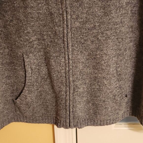 Eddie Bauer Collectibles 100% Lambs Wool Gray Sweater w/ Pink Stripes Size L - Picture 3 of 11